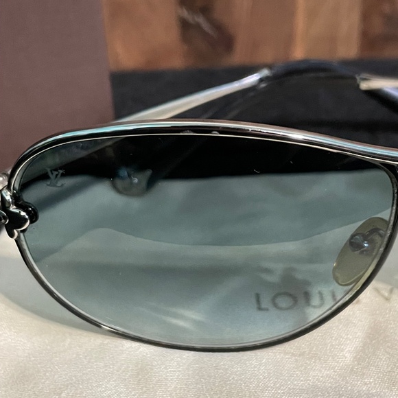 Louis Vuitton Aviator Sunglasses - Picture 8 of 12